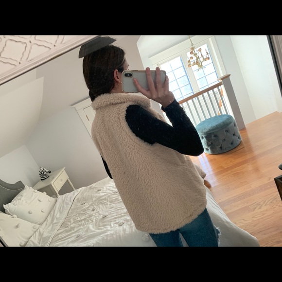 Furry Vest - Picture 3 of 4